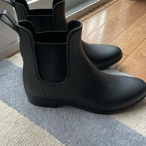 Donating jcrew rain boots